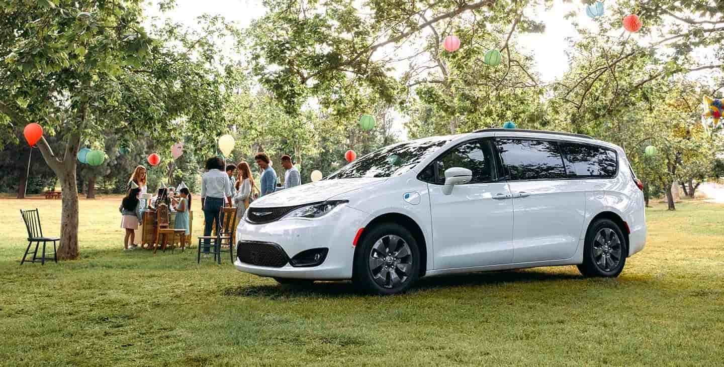 Explore the 2020 Chrysler Pacifica near Bedford OH
