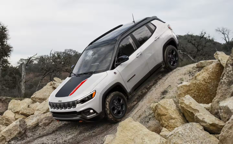 Test drive the powerful and rugged 2023 Jeep Compass Trailhawk® near Madison OH